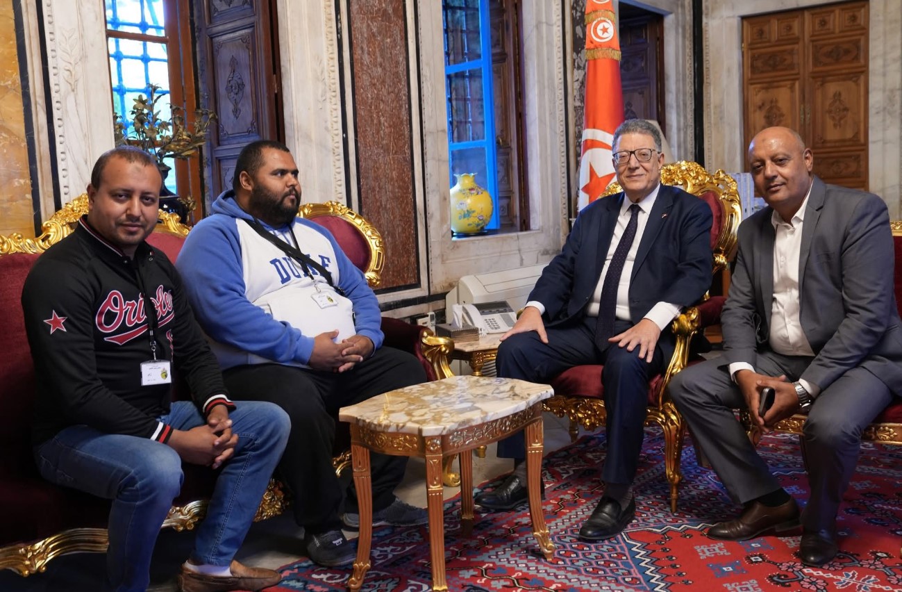 رئيس البرلمان يستقبل ممثّلين عن عمــال عــدد من شركات المُناولة