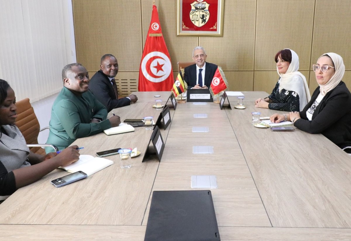 وزير الصحة يبحث آفاق التعاون في مجالات صحية مع سفير اوغندا بتونس