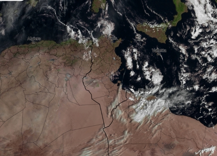 طقس اليوم: سحب أحيانا كثيفة مع بعض الأمطار الضعيفة