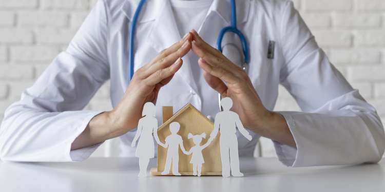 أكثر من 70 % بالمائة من الأمراض يعالجها أطباء العائلة.