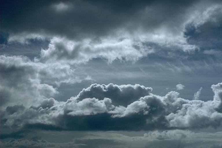 الليلة: طقس مغيم جزئيا بأغلب المناطق.