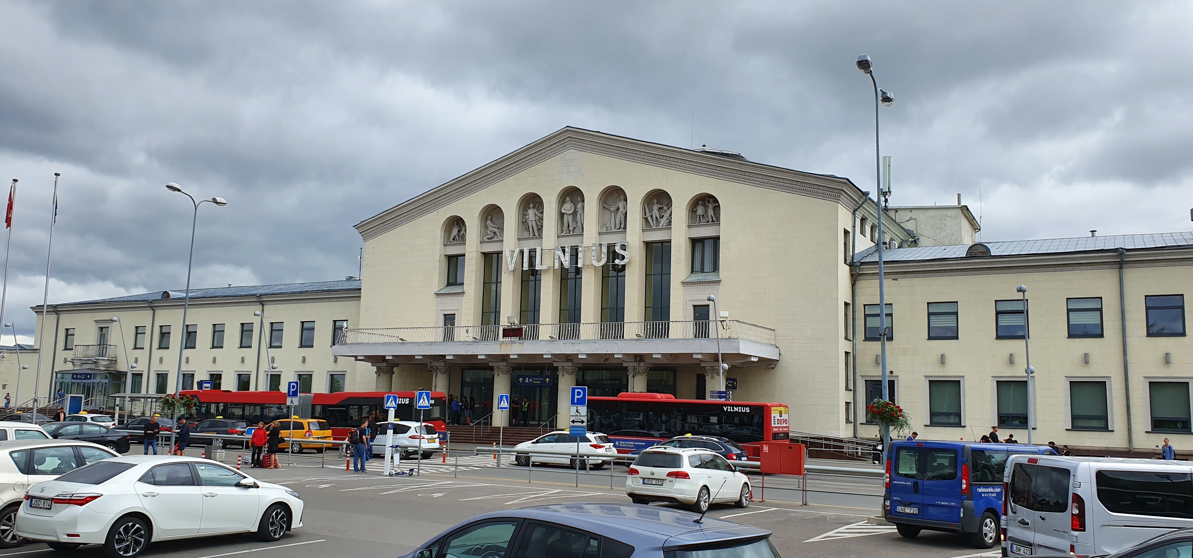 ليتوانيا تعيد فتح مطار فيلنيوس بعد تعليق مؤقت بسبب مناطيد