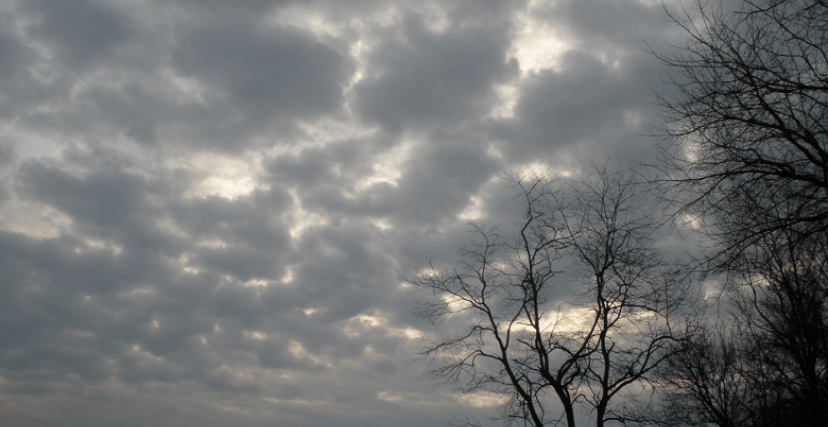 سماء مغشاة بسحب عابرة على أغلب المناطق ليل الأحد