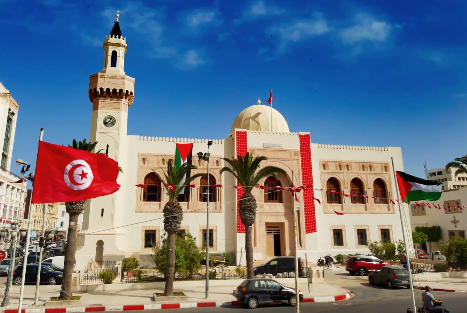  بلدية صفاقس تحجر الاستغلال المُفرط للرّصيف والملك العمومي للطرقات بدون ترخيص مسبق