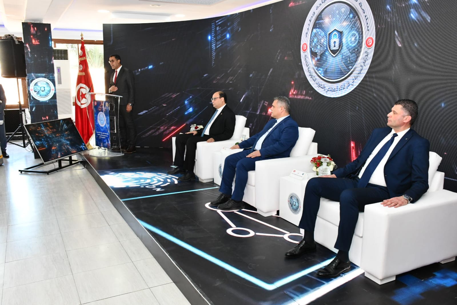 وزير الداخلية يشرف على فعاليات اليوم الختامي للندوة الوطنيّة الأولى بعنوان "الجرائم السّيبرنيّة في ظلّ الذكاء الإصطناعي والتطوّرات التكنولوجيّة الحديثة"