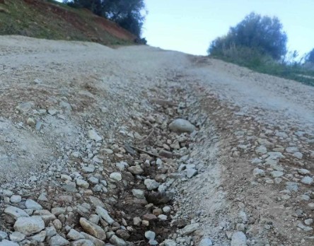 جندوبة: متساكنو قرية العمايرية بغار الدماء يطالبون بتهيئة الطريق المؤدية إلى قريتهم وفك عزلتهم 