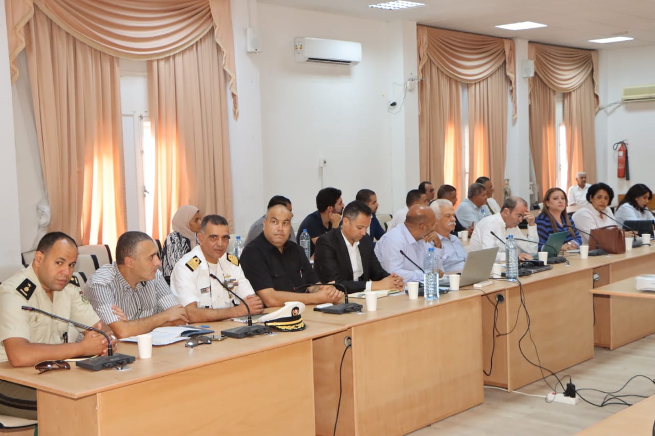 المنستير : جلسة عمل حول مشروع حماية شواطئ المدينة من الإنجراف البحري