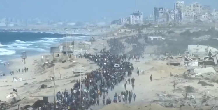 غزّة: تدفّق آلاف النازحين إلى شمال القطاع