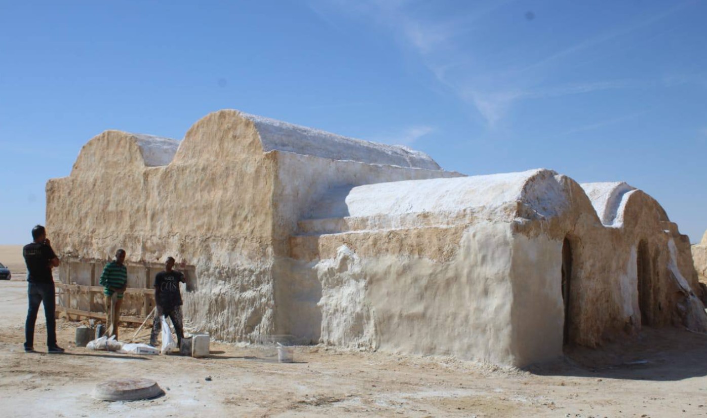 توزر: تواصل أشغال صيانة وترميم موقع فيلم ’’حـــرب النجوم’’ بعنق الجمل