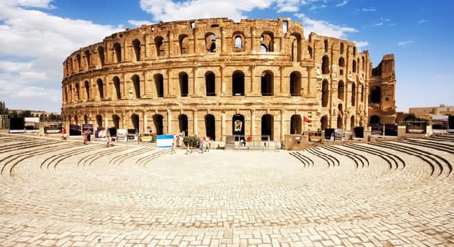 طقس مغيم جزئيا بأغلب الجهات
