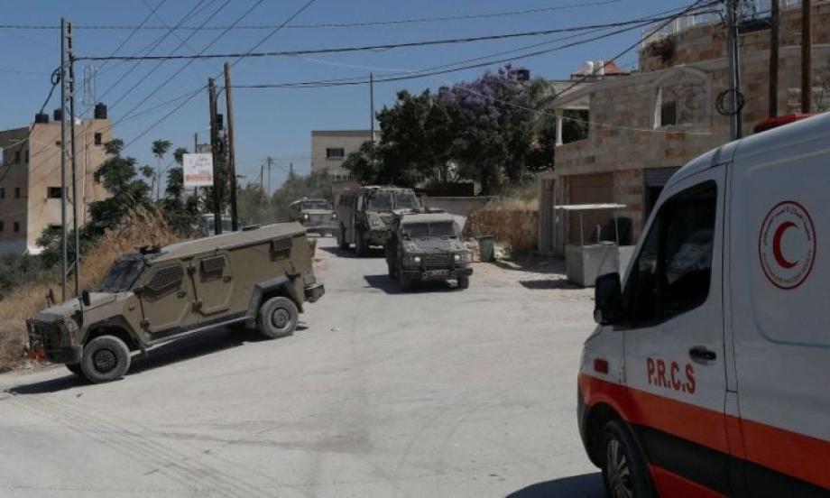 استشهاد شاب فلسطيني وإصابة طفل برصاص قوات الاحتلال في الضفة الغربية