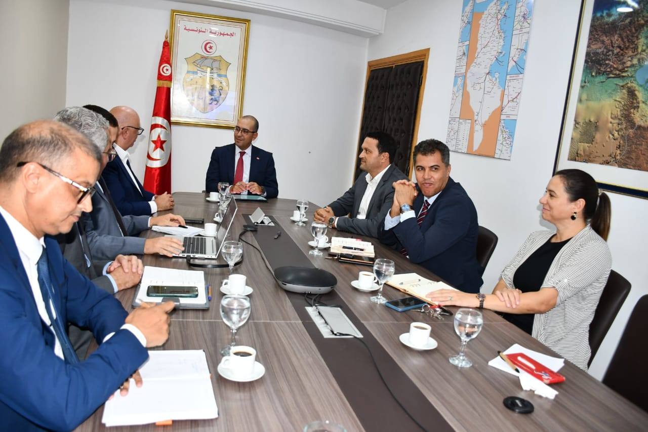 تقديم عدد من المشاريع ذات العلاقة بالتنقل الكهربائي والتنقل الكهربائي الخفيف