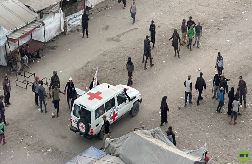 حمــ اس تسلم 7 رهائــ ن لديها في غــ زة إلى اللجنة الدولية للصليب الأحمر