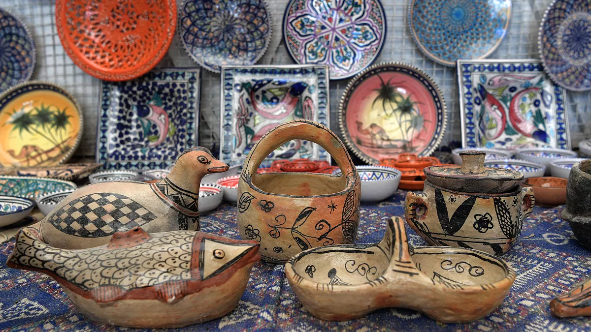 "دريم سيتي" يكرّم حرفيات سجنان بمعرض "Laaroussa Fragment" في قشلة العطارين
