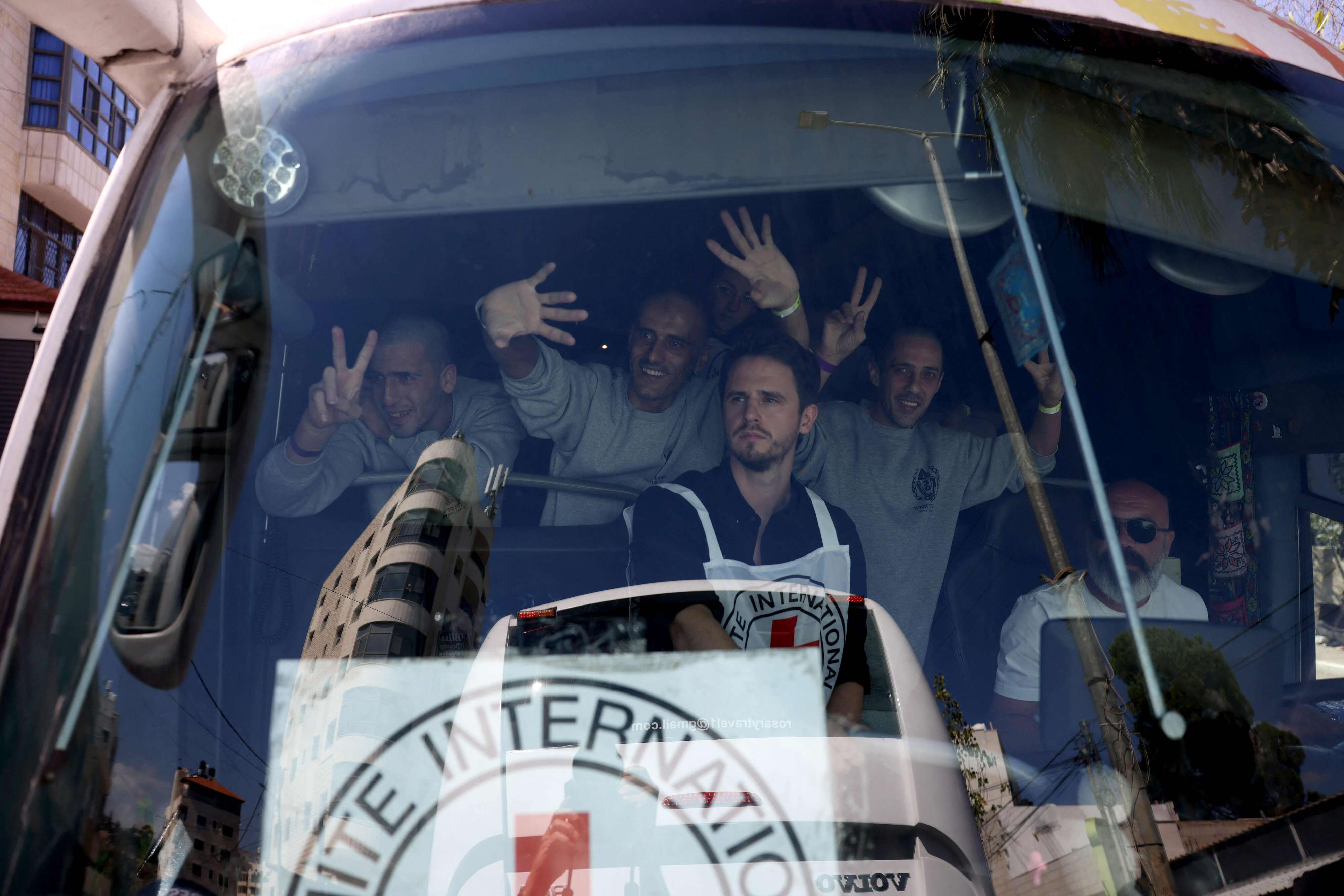 بدء الإفراج عن الأسرى الفلسطينيين