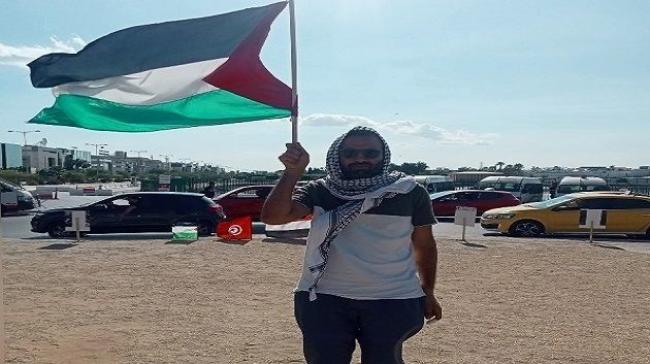 وصول الناشط التونسي بأسطول الحرية علي كنيس إلى تونس بعد ترحيله من قبل سلطات الاحتلال الصهيوني