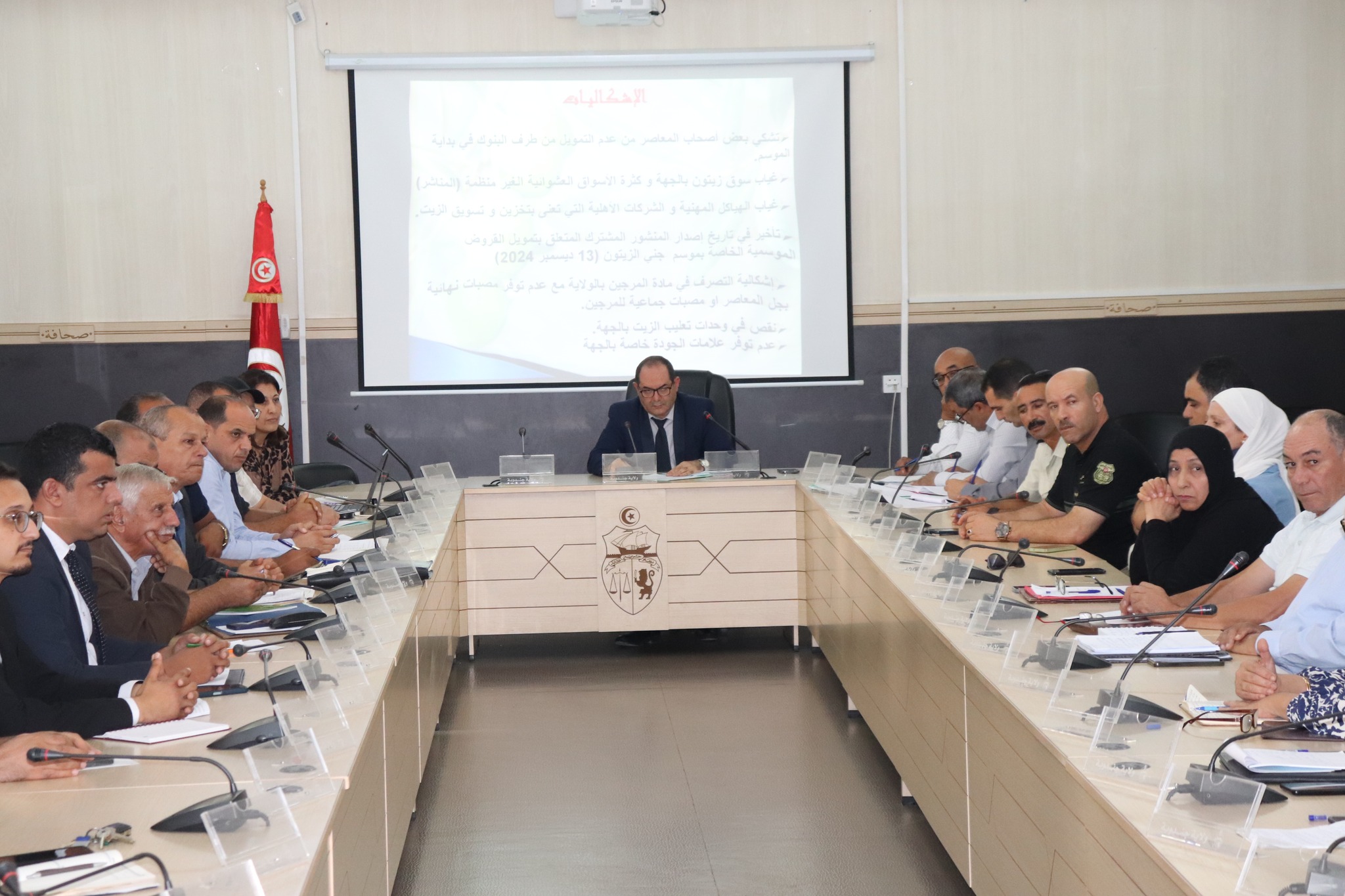 جلسة عمل بجندوبة تتابع الاستعدادات لانجاح موسم جني الزيتون وتحويله