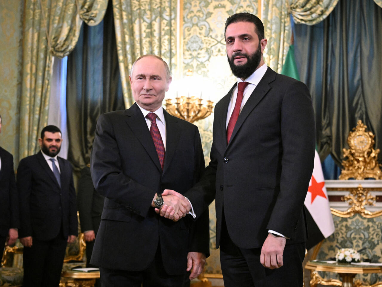 موسكو-سوريا: الرئيس الشرع قد يطلب من بوتين تسليم الاسد