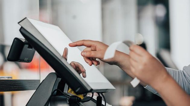 صدور الامر المتعلق بتصنيف المؤسسات المطالبة باعتماد جهاز تسجيل العمليات المتعلقة بخدمات الاستهلاك على عين المكان