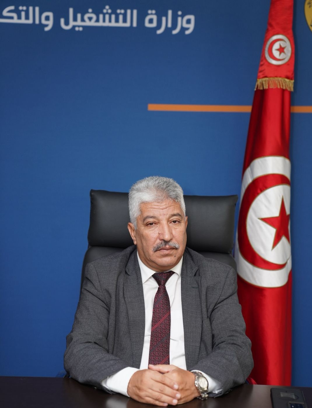 وزير التشغيل والتكوين المهني  يشرف على جلسة عمل حول ملف الشركات الأهلية