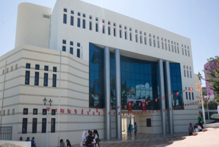 المعهد العالي للبيوتكنولوجيا بباجة  أول جامعة تونسية تتحصل على الاعتماد الأكاديمي في الإجازة والماجستير