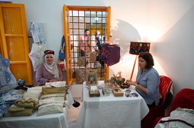 تدشين مركز "التميّز لريادة الأعمال" لفائدة الحرفيات التونسيات