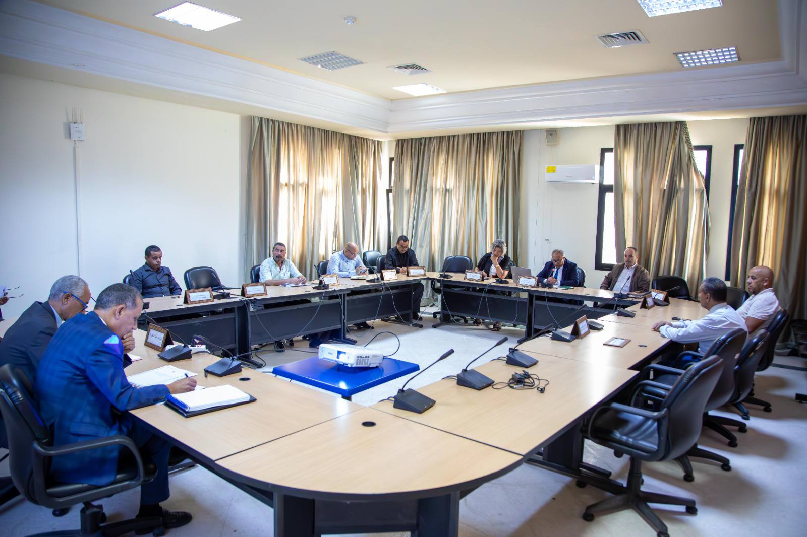 لجنة المخططات بمجلس الجهات والاقاليم تستمع لممثلي اللجنة الفنية لتسريع إنجاز المشاريع العمومية