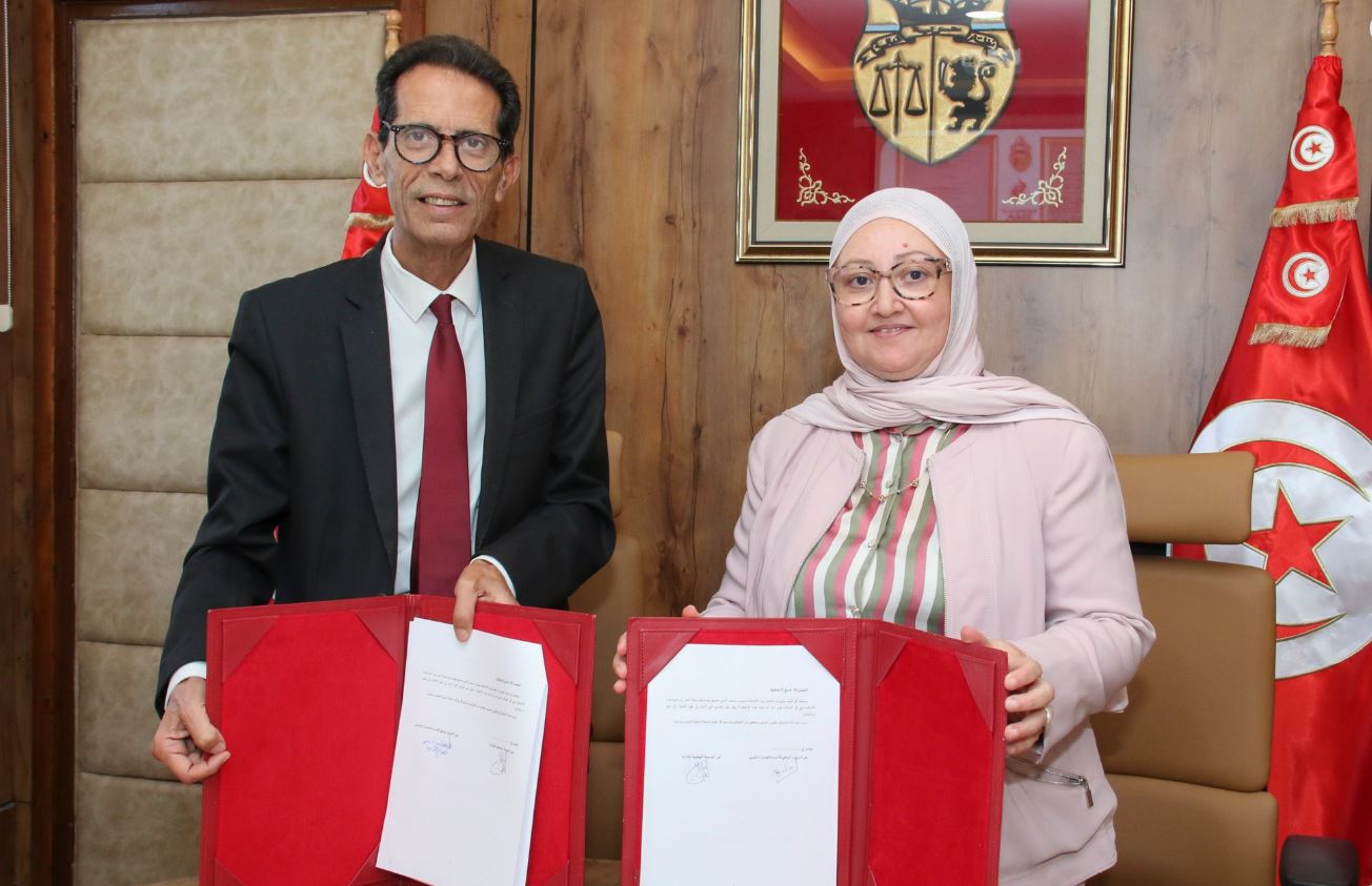 إمضاء اتفاقية تعاون بين ديوان الأسرة والعمران البشري والمدرسة الوطنية للإدارة