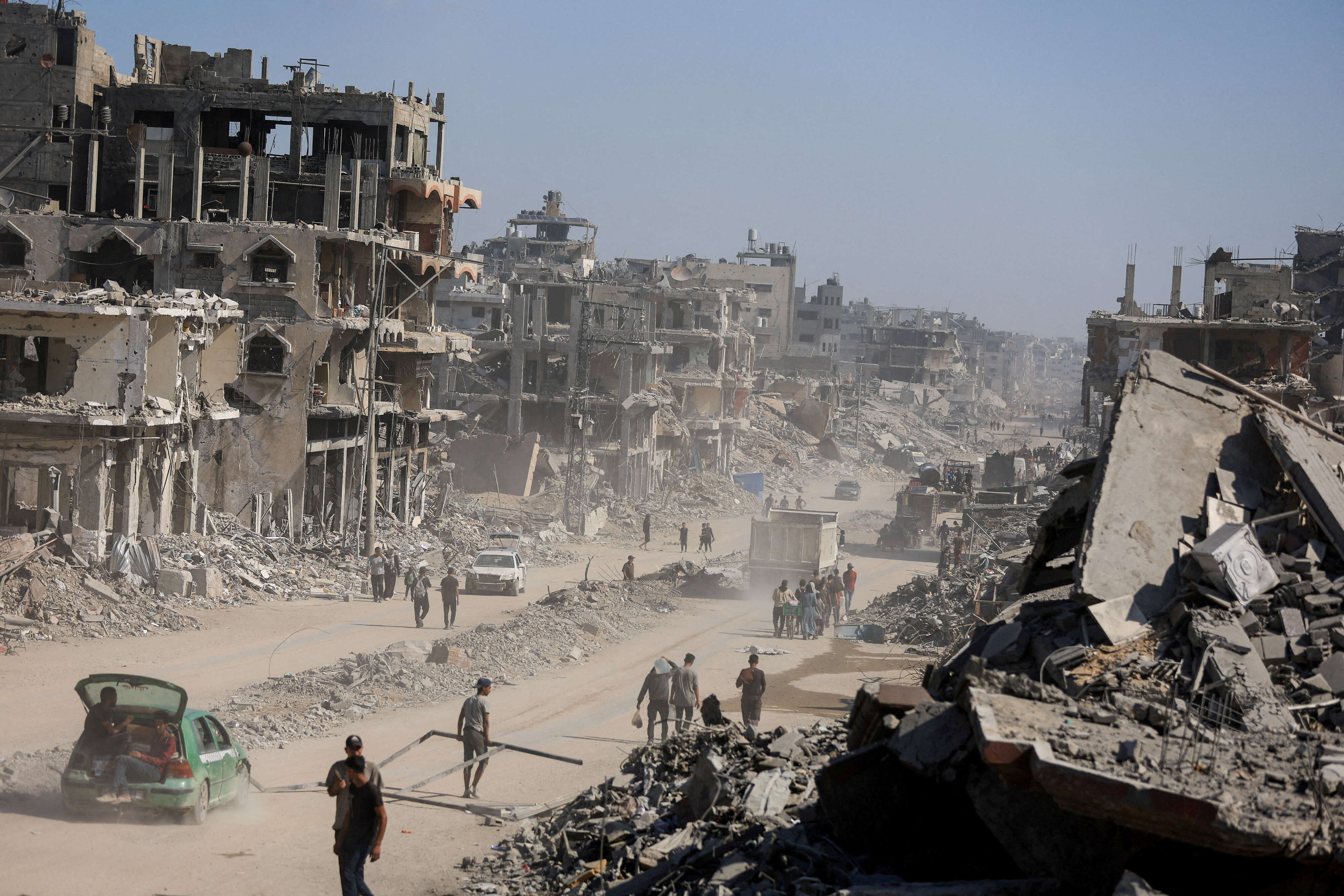العدوان الصهيوني :شهداء ومصابون في قصف استهدف حافلة بقطاع غزة