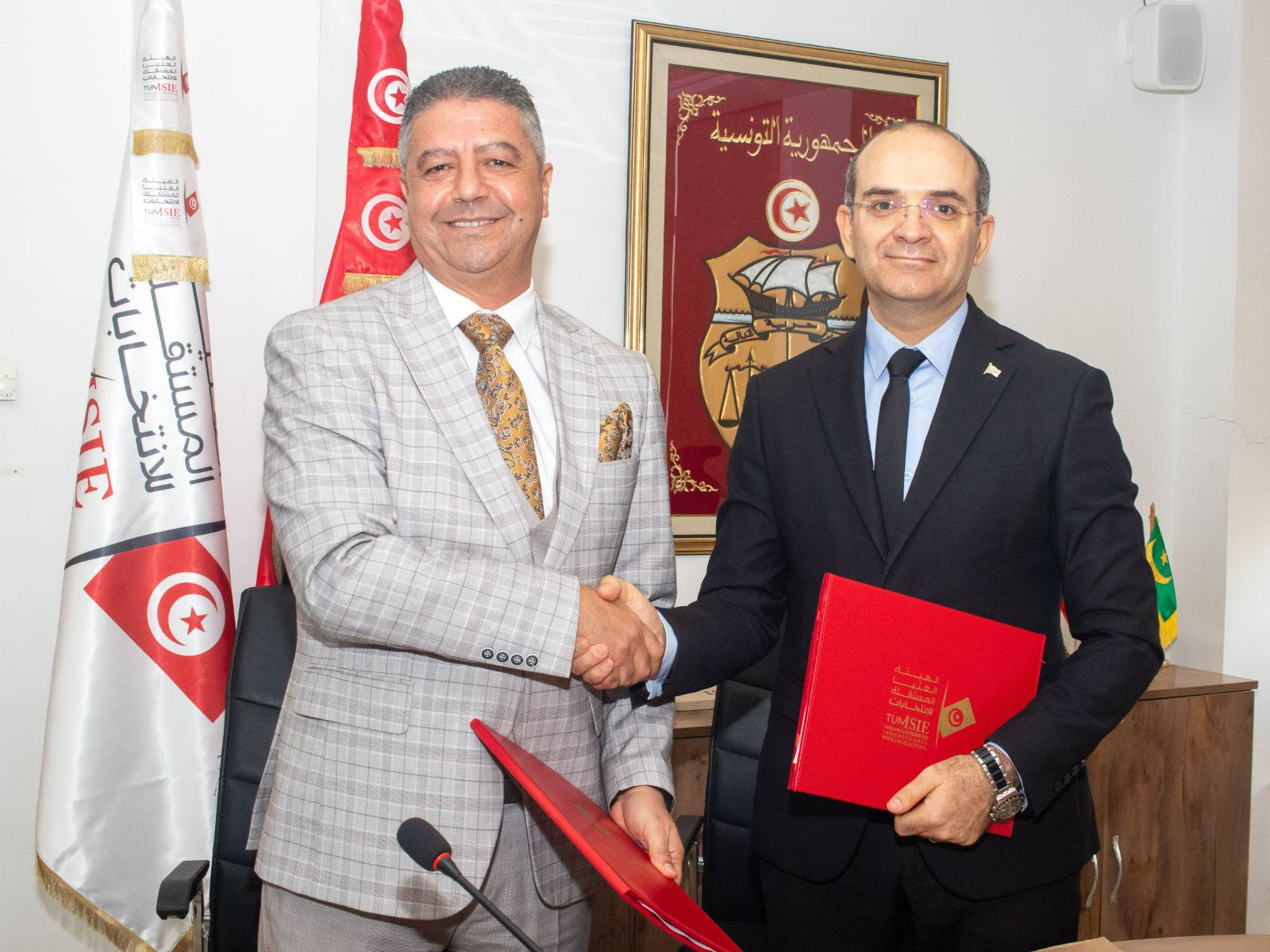 التوقيع على اتفاقية تعاون بين هيئة الانتخابات ومعهد المواصفات والملكية الصناعية