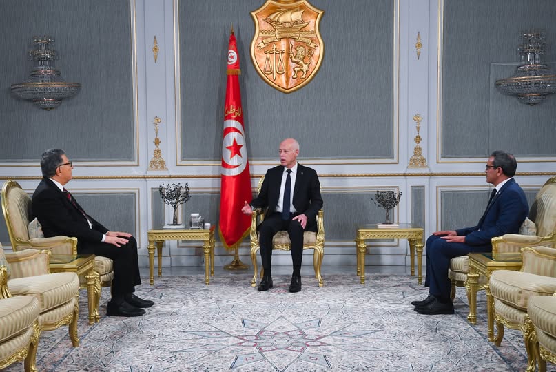 رئيس الدولة يؤكد متابعته المستمرة للأحداث بمدينة قابس، والعمل جارِ بهدف ايجاد حلول عاجلة آنيّة للتلوّث