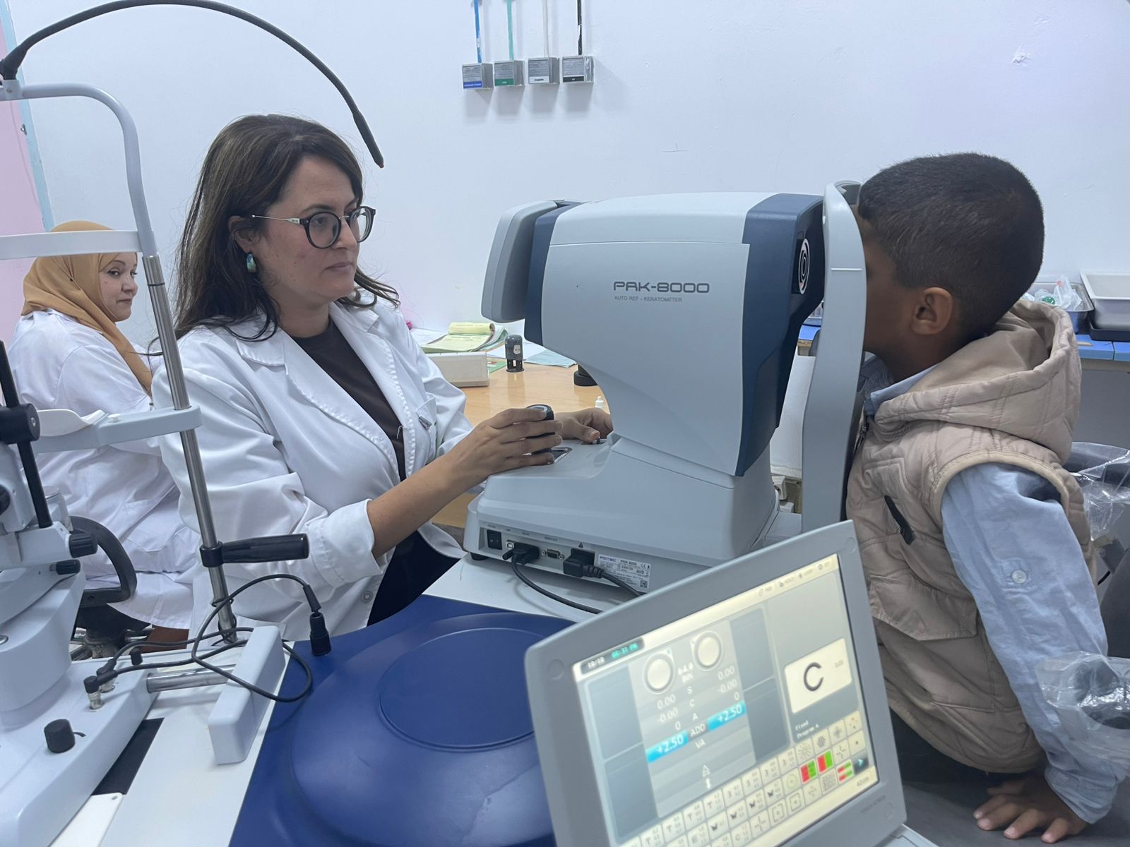 قفصة : قافلة طبية في طب العيون والأسنان لفائدة عدد من تلاميذ المدارس الابتدائية بكل من معتمديتي المظيلة والسند