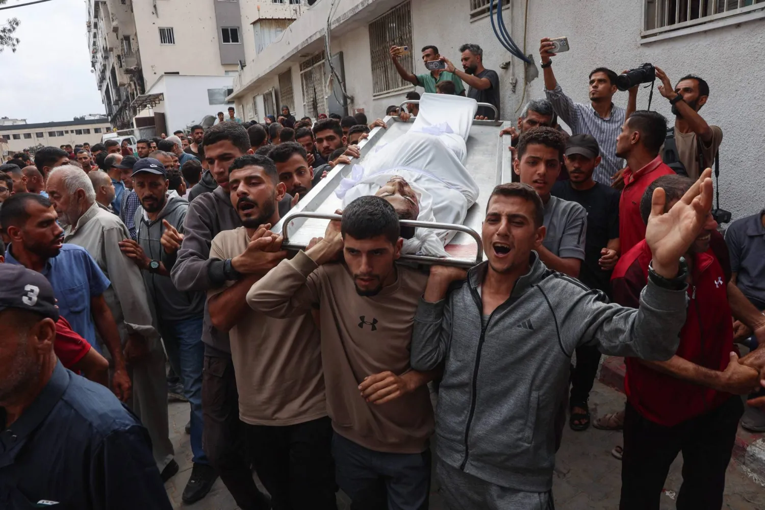 استشهاد 4 فلسطينيين بنيران صهيونية شرق مدينة غزة