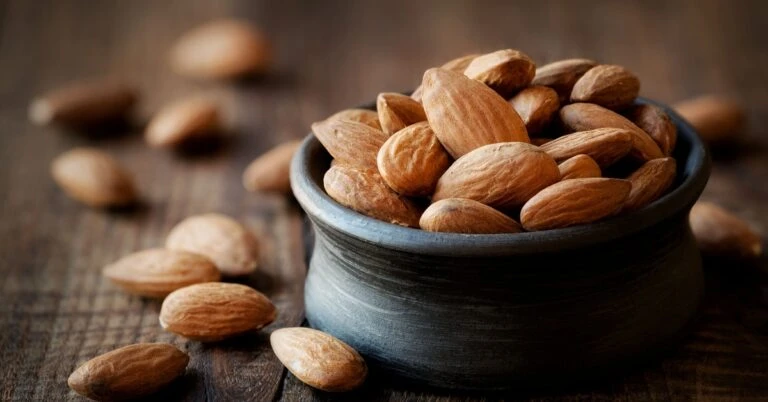 7 أضرار صحية خفية للإفراط في تناول اللوز