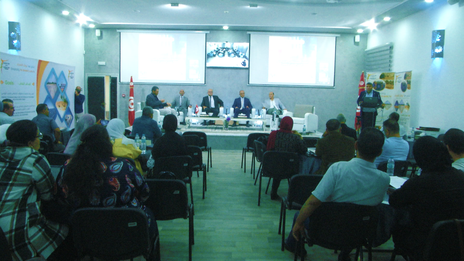 مدنين: ملتقى وطني بمعهد المناطق القاحلة بمدنين بعنوان "التفاوت التنموي وظاهرة الهجرة غير النظامية: أية علاقة؟"