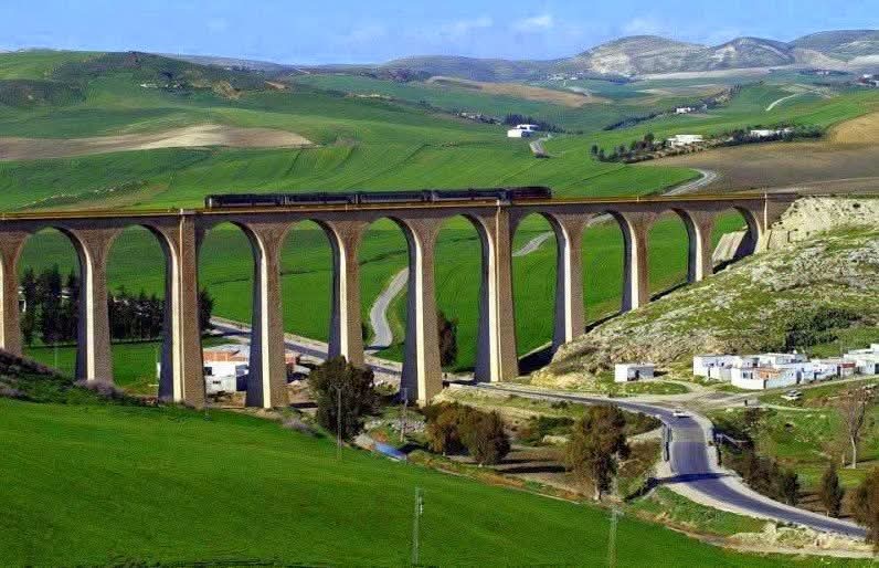 طقس مغيم جزئيا بأغلب الجهات