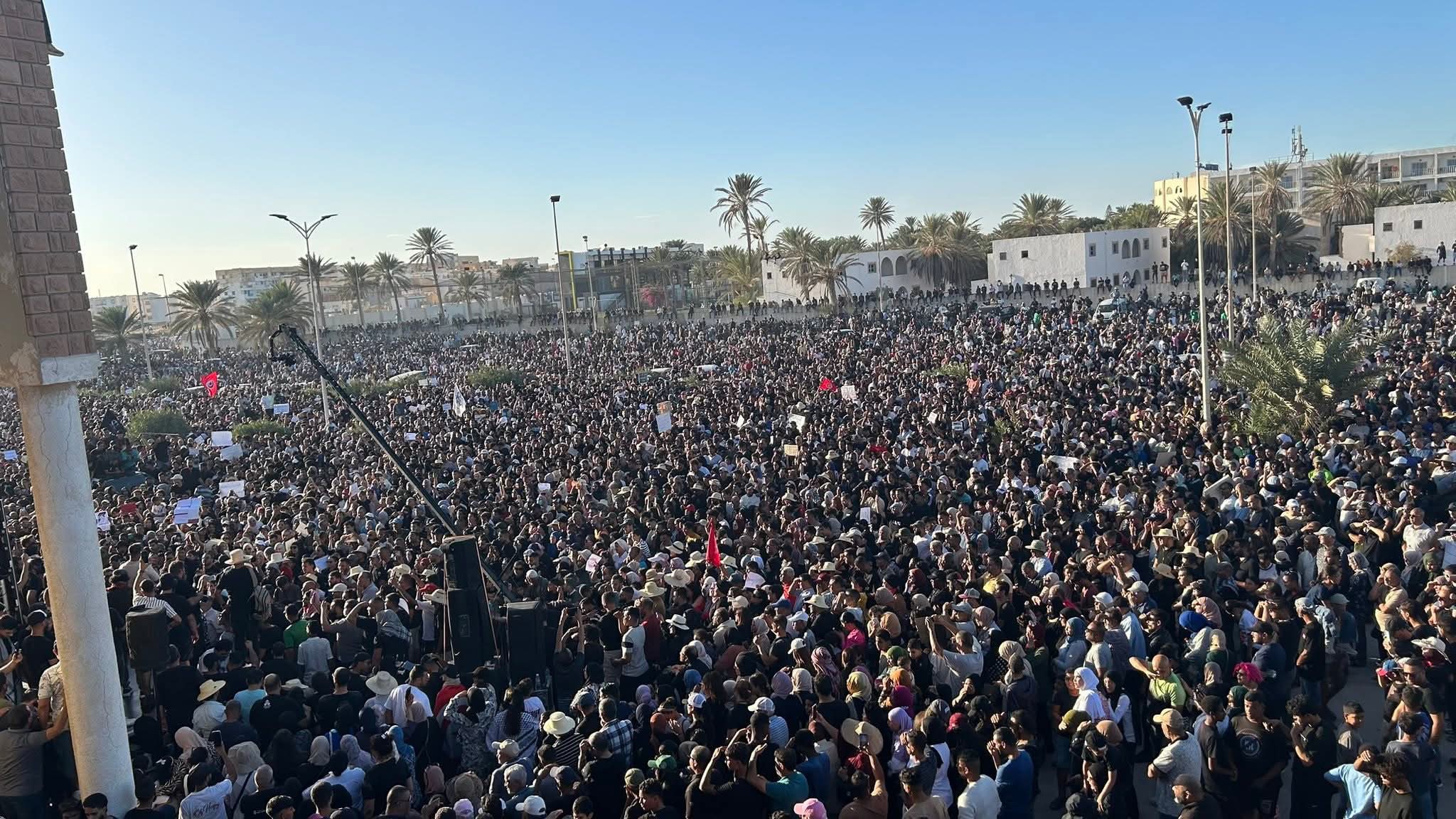 قابس: مسيرة شعبية للمطالبة بتفكيك الوحدات الملوثة بالمجمع الكيميائي