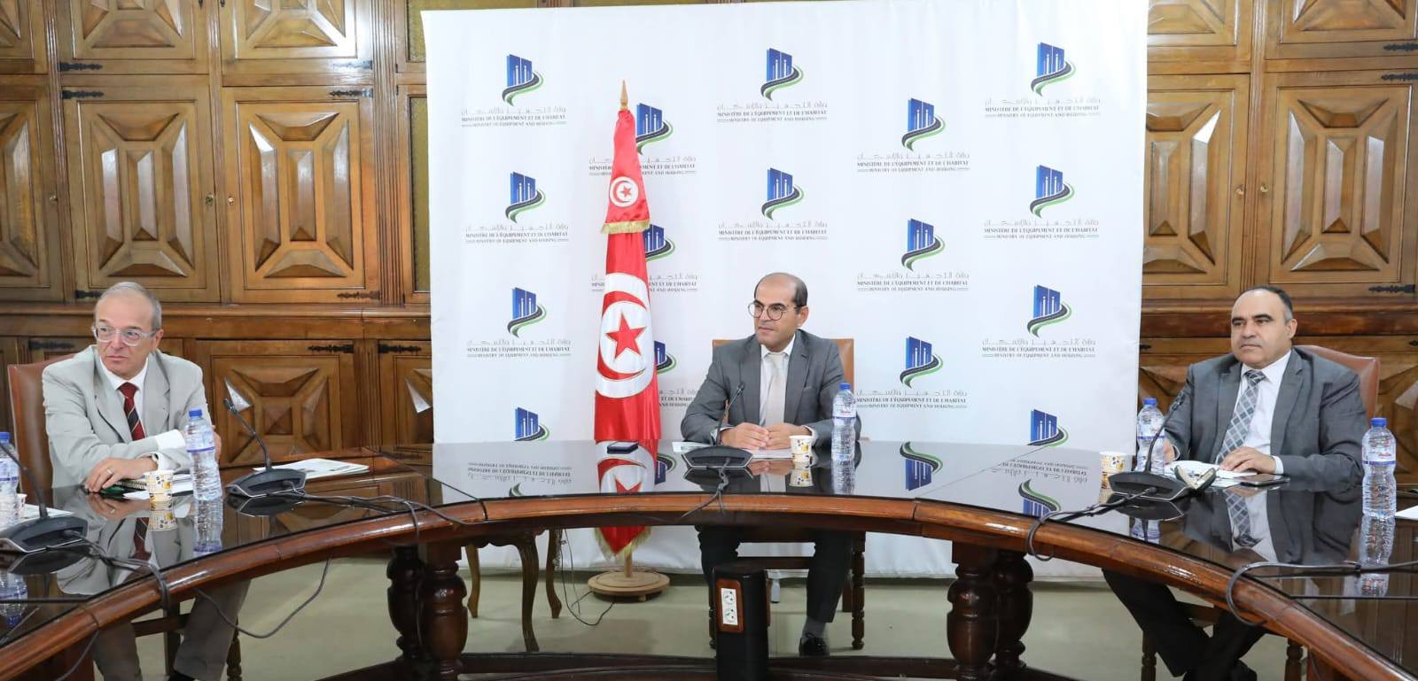 جلسة عمل لمتابعة تقدّم انجاز مشروع مدينة الأغالبة الطبية بالقيروان