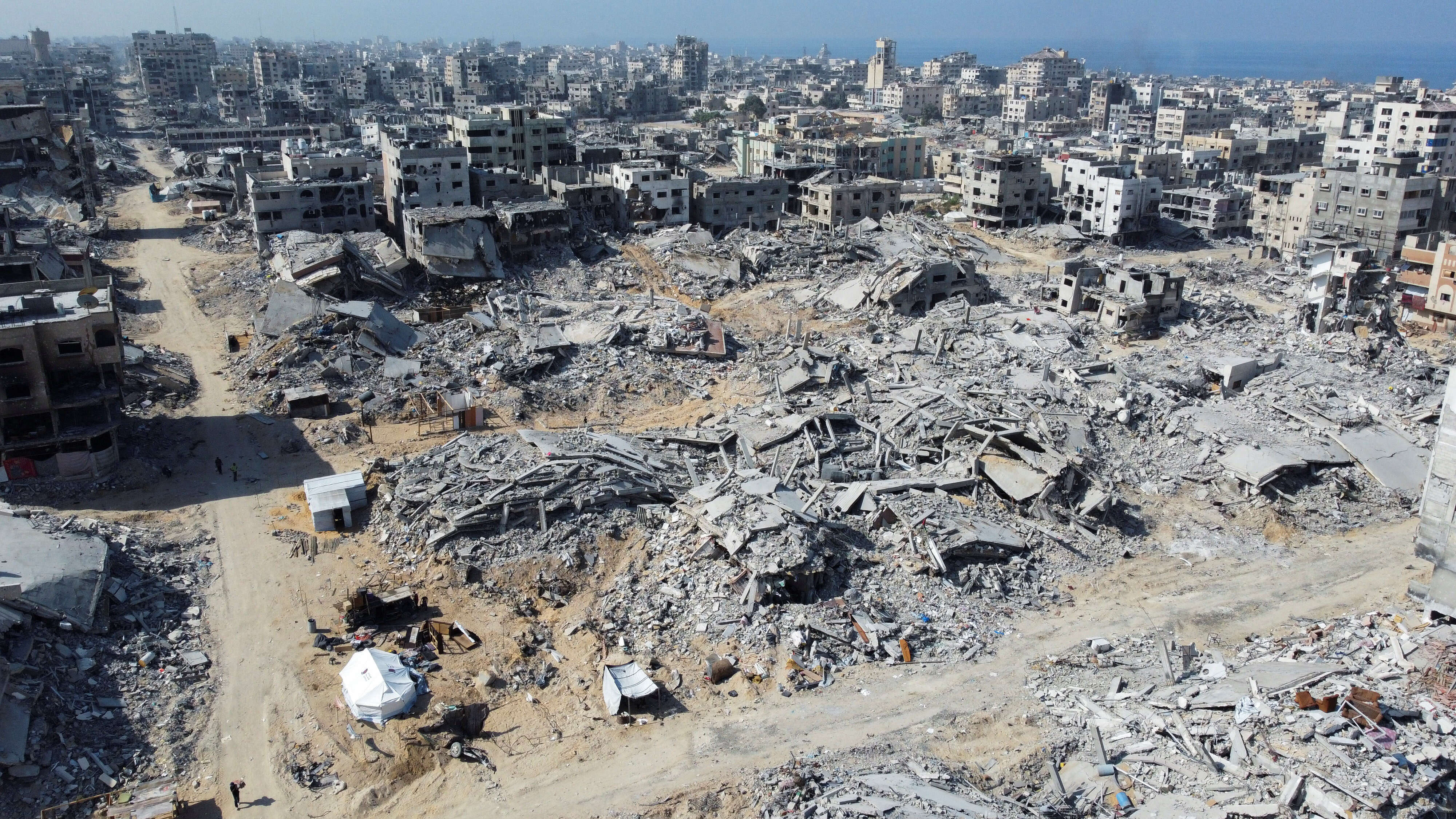 الأونروا: أكثر من 61 مليون طن من الأنقاض تغطي غزة