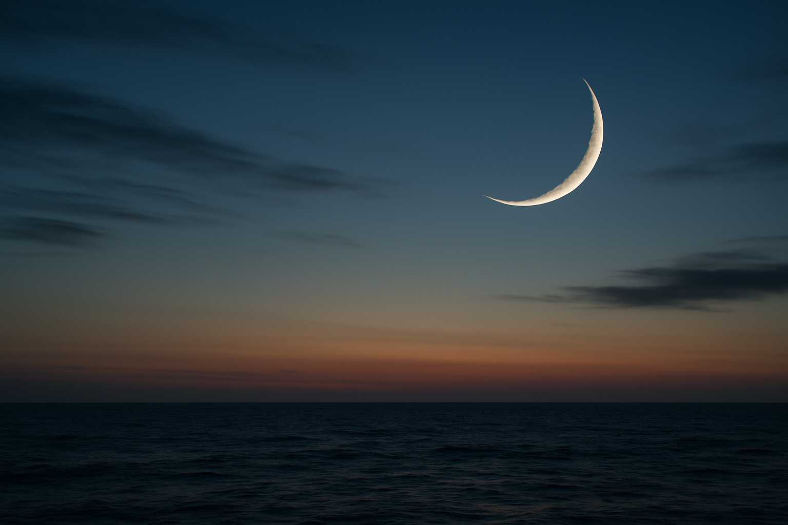 ظهور سحب قليلة على أغلب المناطق ليل الجمعة