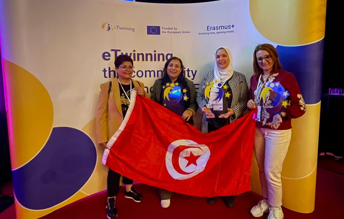 تتويج الفريق التربوي التونسي في المؤتمر الدولي لبرنامج التوأمة الرقمية في بروكسال