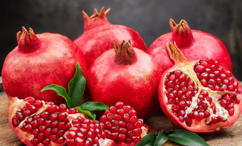 كيف يؤثر الرمان على صحة قلبك وذاكرتك وبشرتك؟