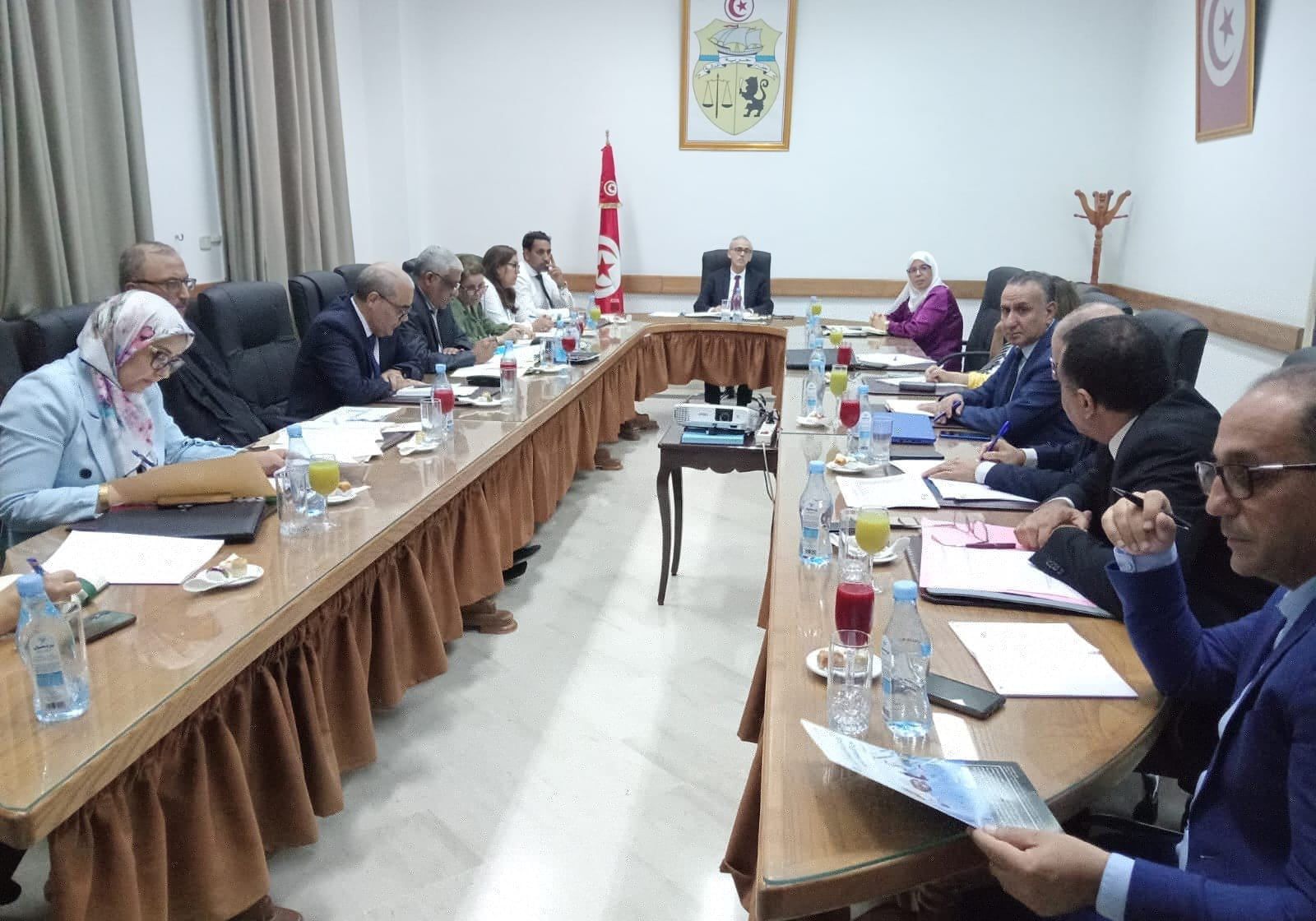 وزير الشؤون الاجتماعية يؤكّد على ضرورة التّنسيق وتعزيز الشراكة مع الهياكل العمومية المتدخلّة في تنفيذ البرامج ذات الصبغة الاجتماعية