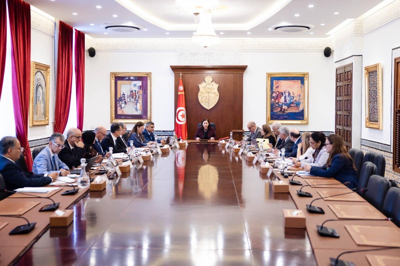 مجلس وزاري مضيّق حول متابعة الإجراءات المتّخذة لإنجاح موسم زيت الزيتون 2025-2026