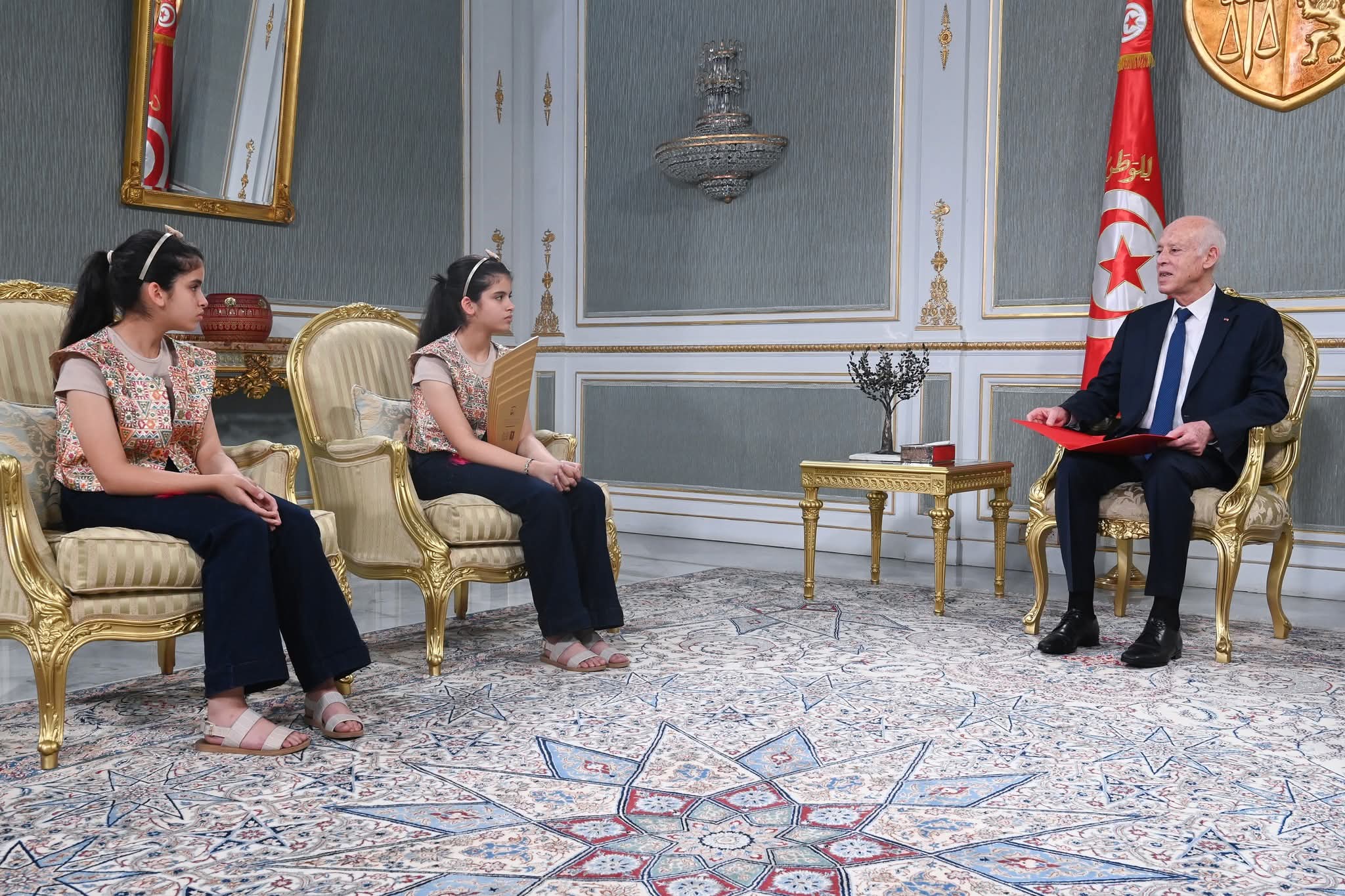 رئيس الجمهورية يستقبل بيسان وبيلسان كوكة ويُعرب عن اعتزازه واعتزاز كلّ التونسيّين بهذا التتويج العربي