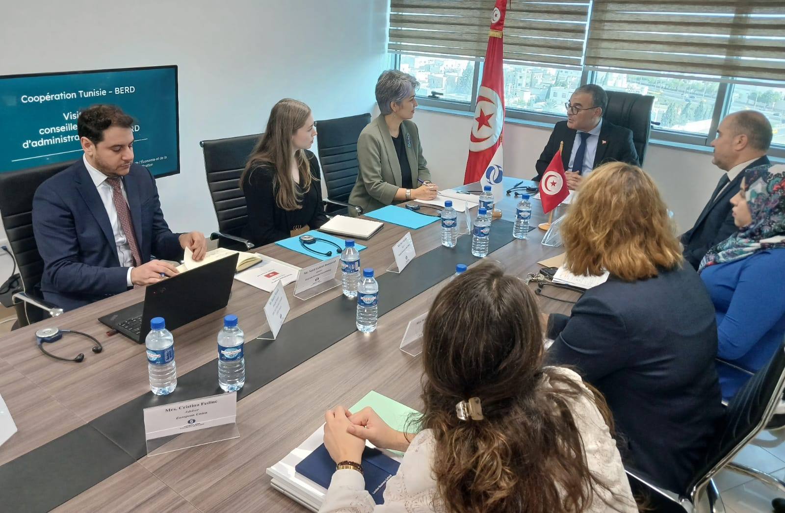 وزير الاقتصاد يتباحث مع عدد من مستشاري مجلس إدارة البنك الأوروبي لإعادة الإعمار والتنمية الأولويات التنموية للفترة المقبلة