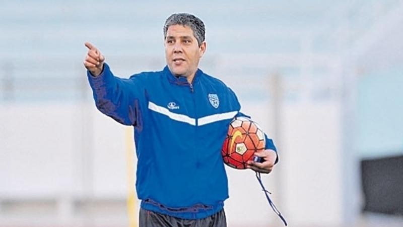 الملعب التونسي يؤكد التمسك بالمدرب شكري الخطوي