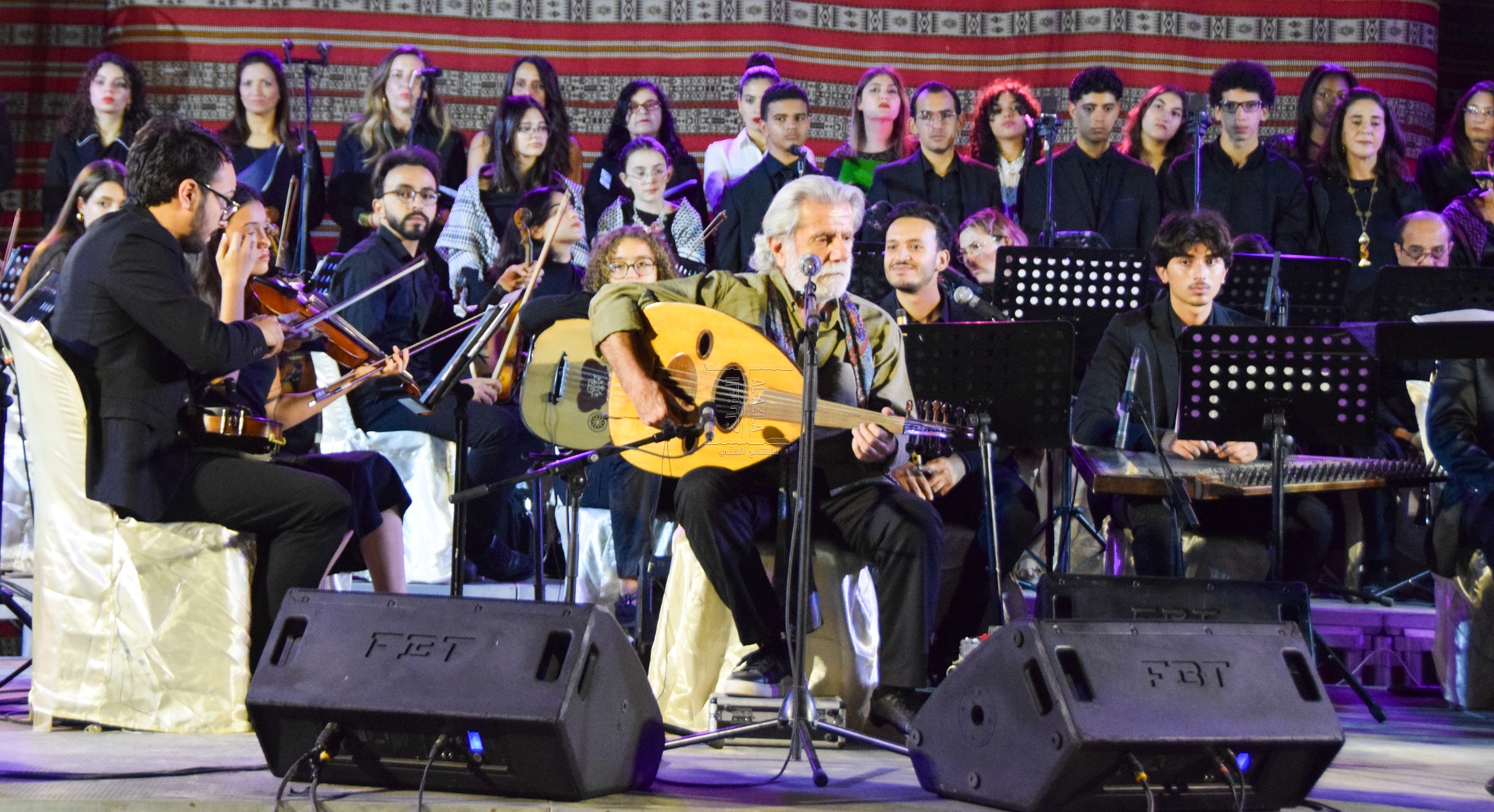 تفاعل كبير من الجماهير في حفل مارسيل خليفة ضمن فعاليات مهرجان "نجع الفن" بدوز