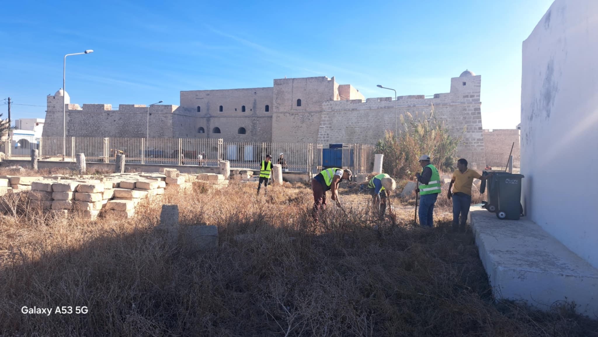 المهدية تتجمّل... حملة نظافة تجمع التراث والمواطنة