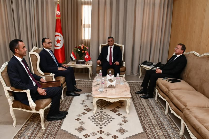 وزير الداخليّة يستقبل سفير مصر بتونس